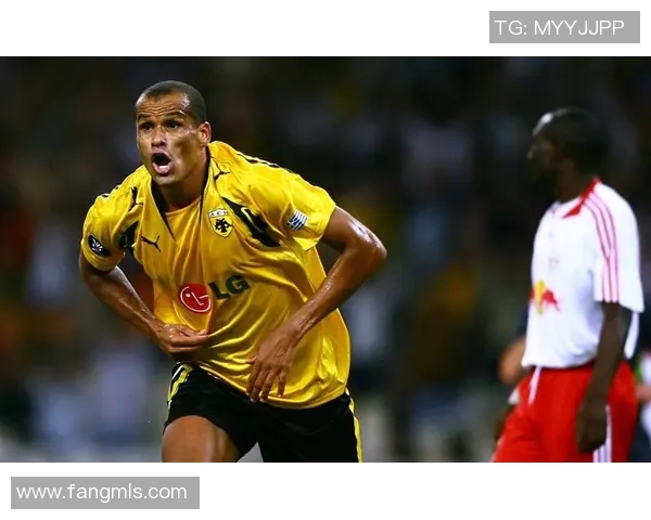 全球足球巨星榜单揭晓前五名明星球员的辉煌成就与影响力分析