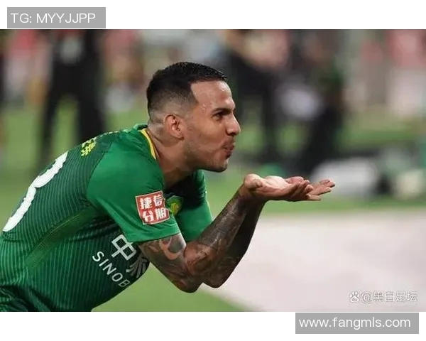 我国足球界哀悼一位传奇明星的离世引发广泛关注与怀念